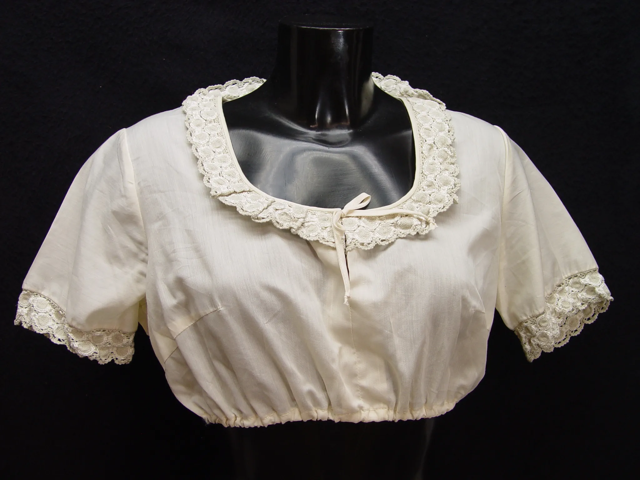 Gr.42 Dirndlbluse Bluse für Dirndl mit rundem Ausschnitt Trachtenbluse B4641