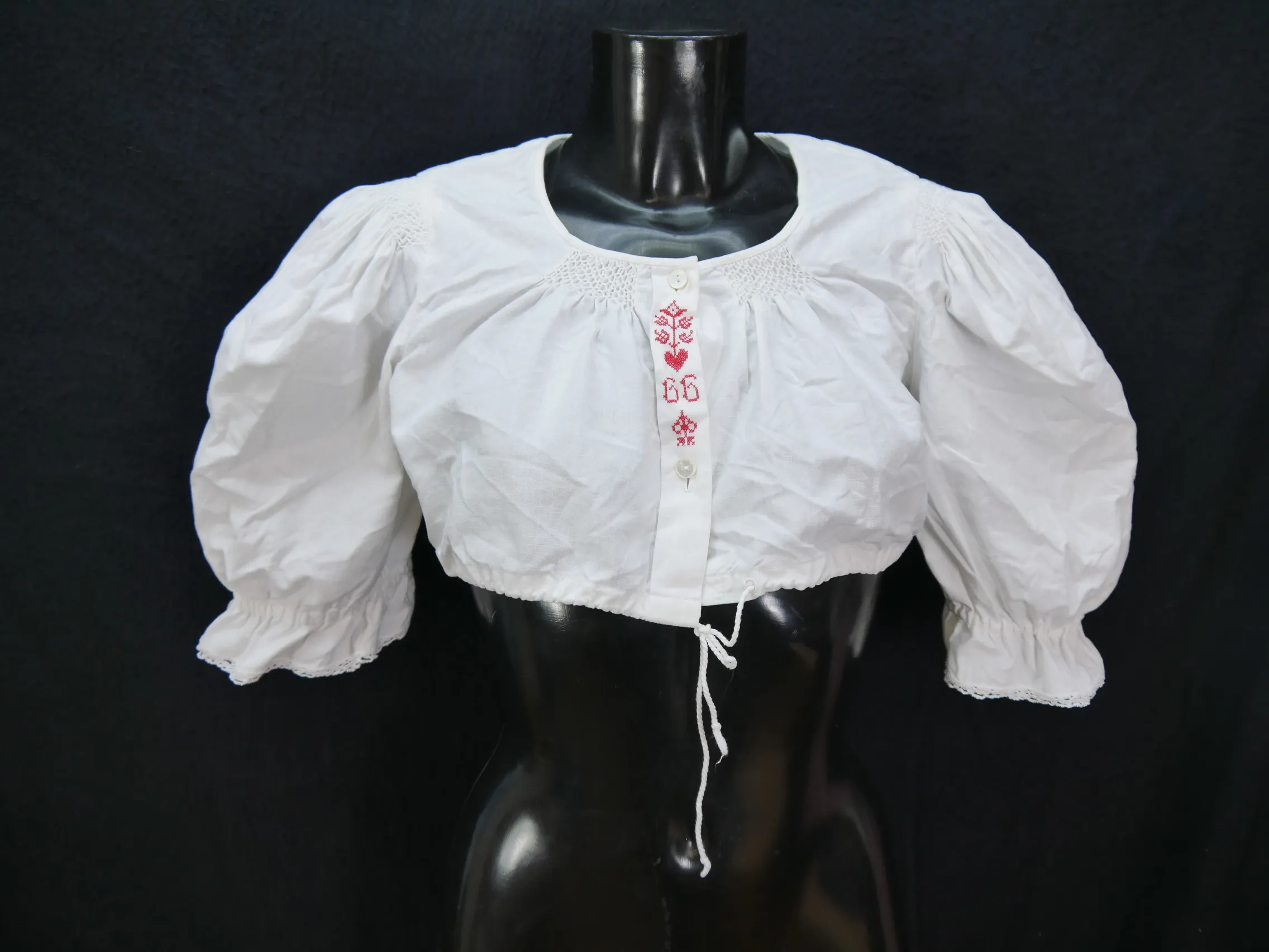 Gr.42 Dirndlbluse süße Bluse für Dirndl mit Stickerei Spitze Trachtenbluse B8903
