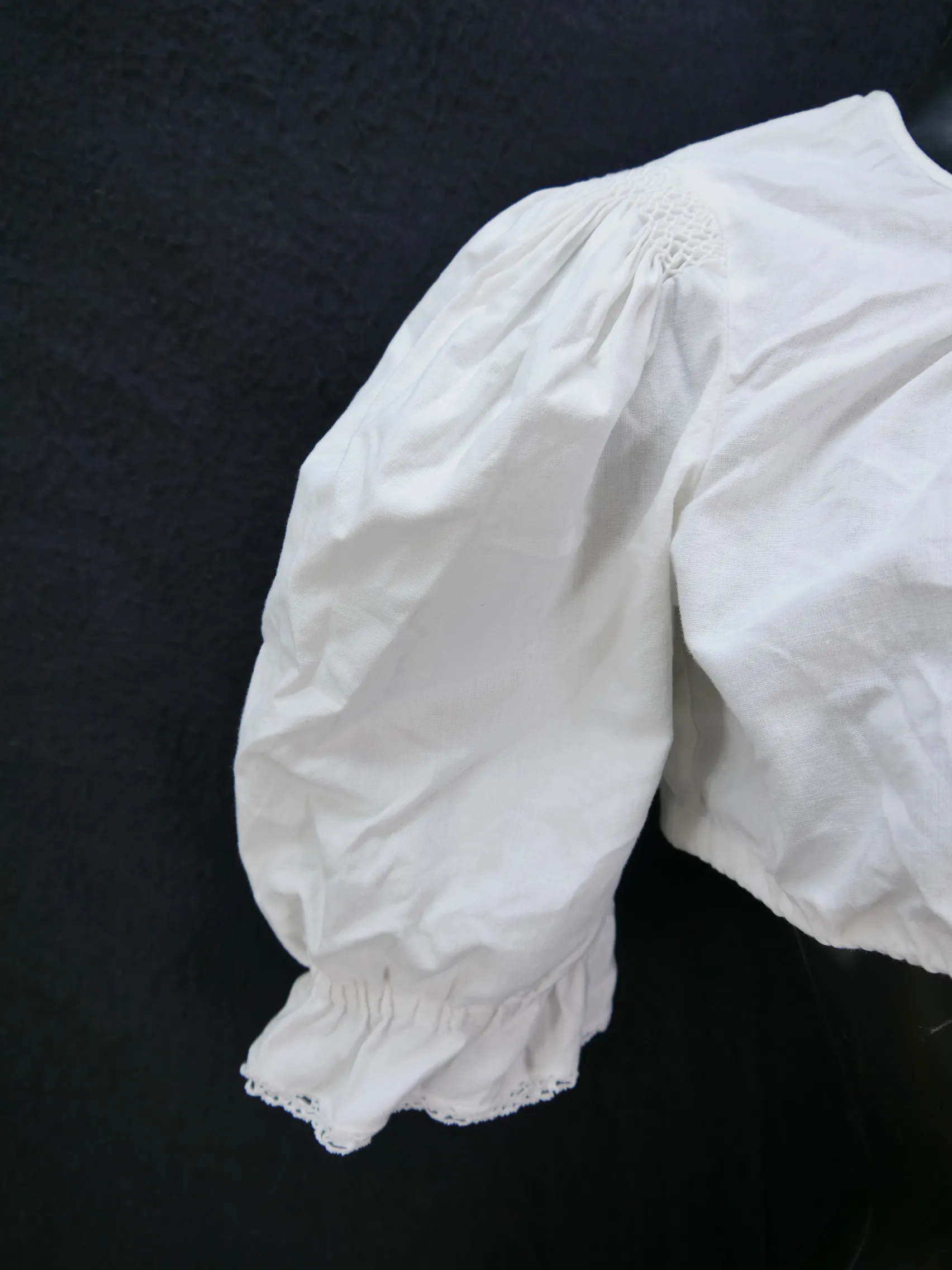 Gr.42 Dirndlbluse süße Bluse für Dirndl mit Stickerei Spitze Trachtenbluse B8903