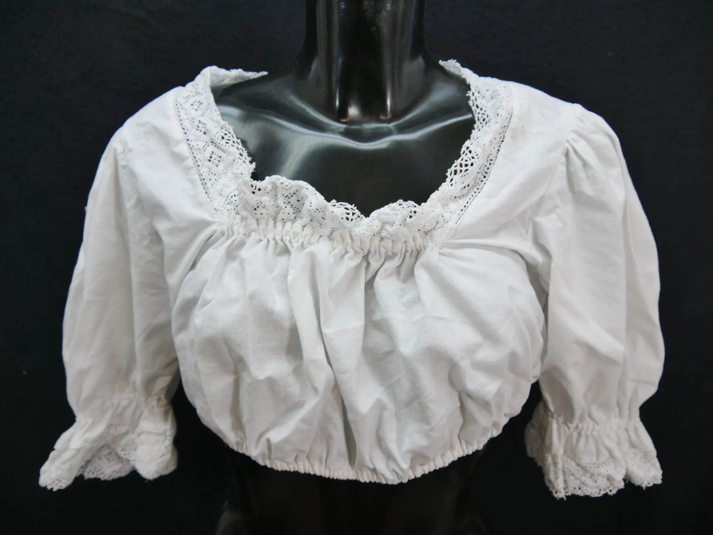 Gr.44 Dirndlbluse süße Bluse für Dirndl Baumwolle mit Spitze B9176