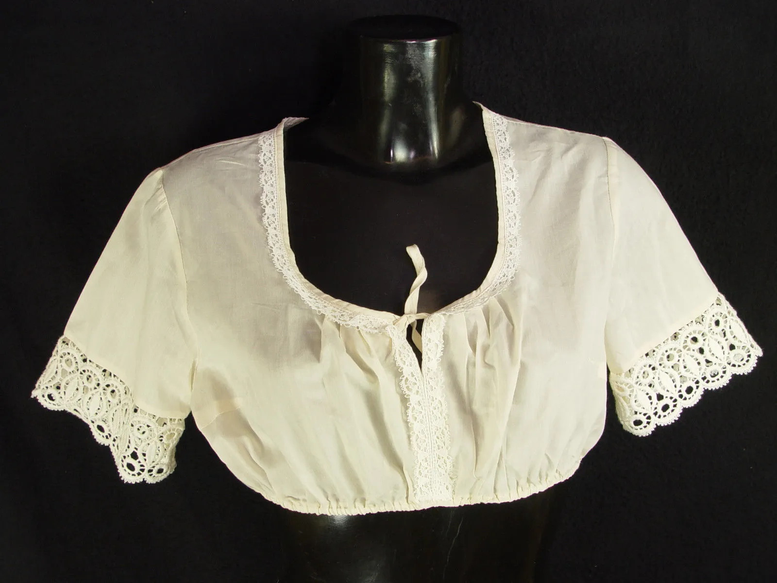 Gr.44 orig.Vintage Dirndlbluse mit viel Spitze zuckersüß Bluse Dirndl B1401