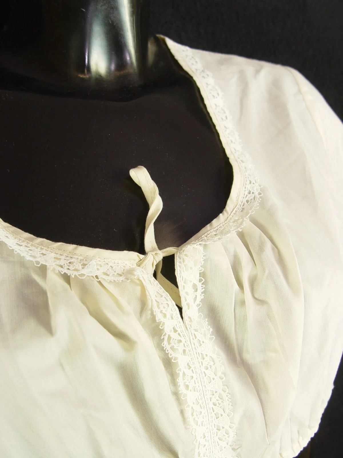 Gr.44 orig.Vintage Dirndlbluse mit viel Spitze zuckersüß Bluse Dirndl B1401