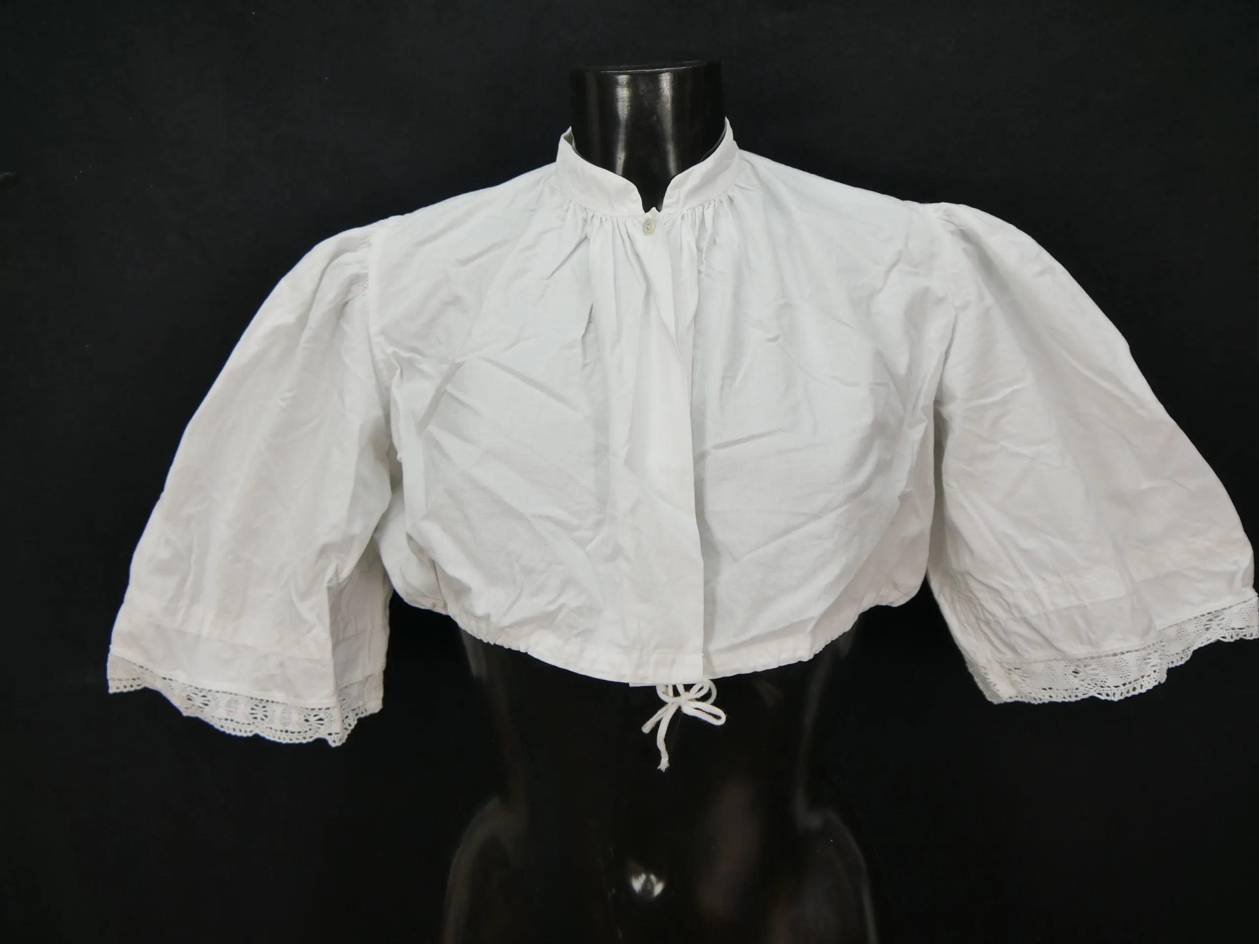 Gr.46 Dirndlbluse süße Bluse für Dirndl mit Spitze Trachtenbluse B8457